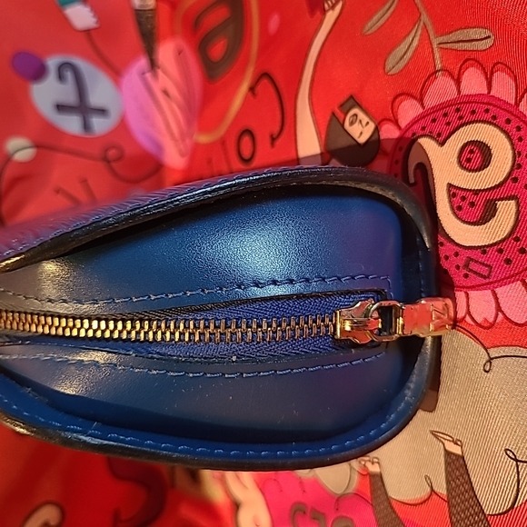 Louis vuitton EPI blue zipper pouch - Picture 6 of 13